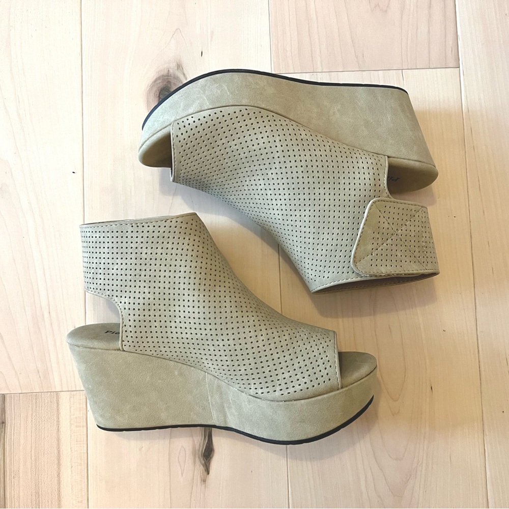 NWOT Pierre Dumas Wedge Sandals with Peep Toe